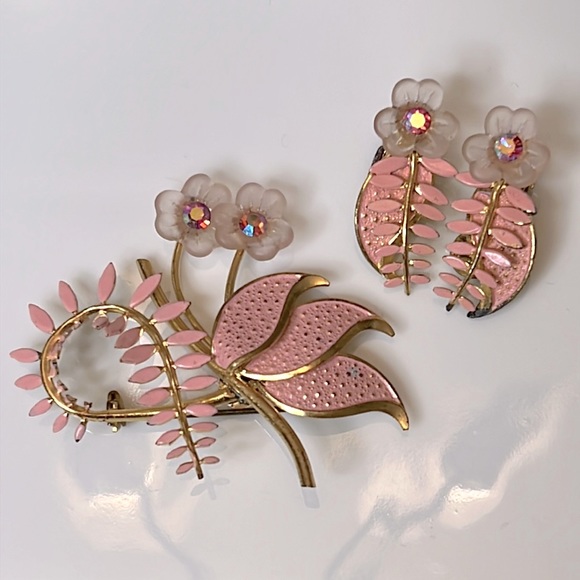 Jewelry - Vintage Pink Flower Brooch w Matching Earrings